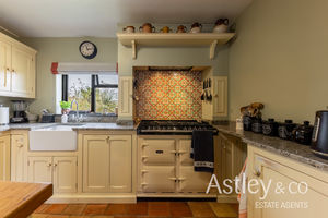 kitchen- click for photo gallery